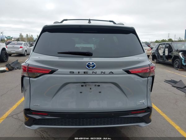 2023 TOYOTA SIENNA XSE