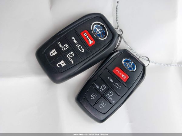 2023 TOYOTA SIENNA XSE