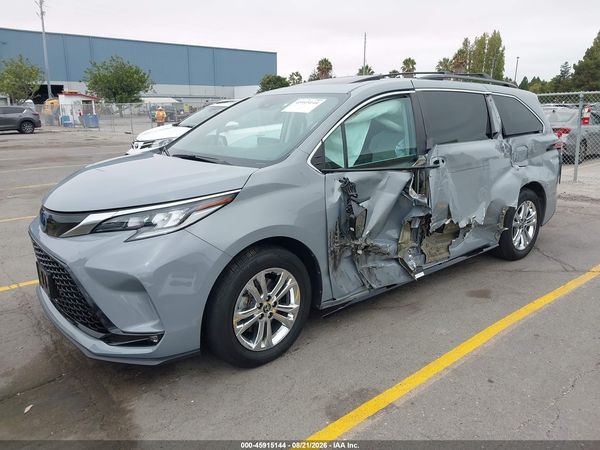 2023 TOYOTA SIENNA XSE