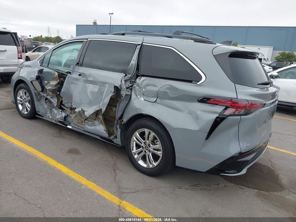 2023 TOYOTA SIENNA XSE