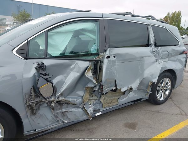 2023 TOYOTA SIENNA XSE