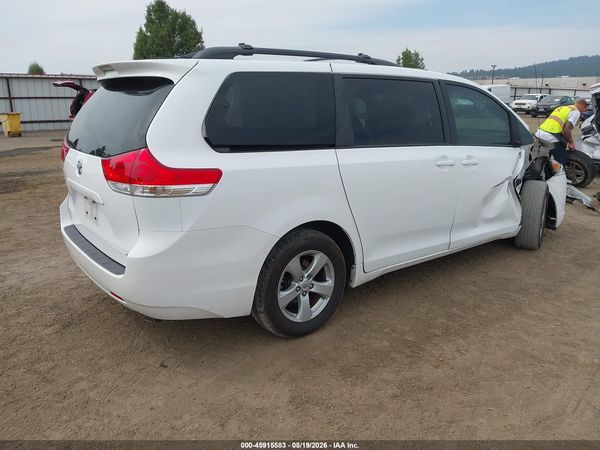 2012 TOYOTA SIENNA LE V6 8 PASSENGER — I4