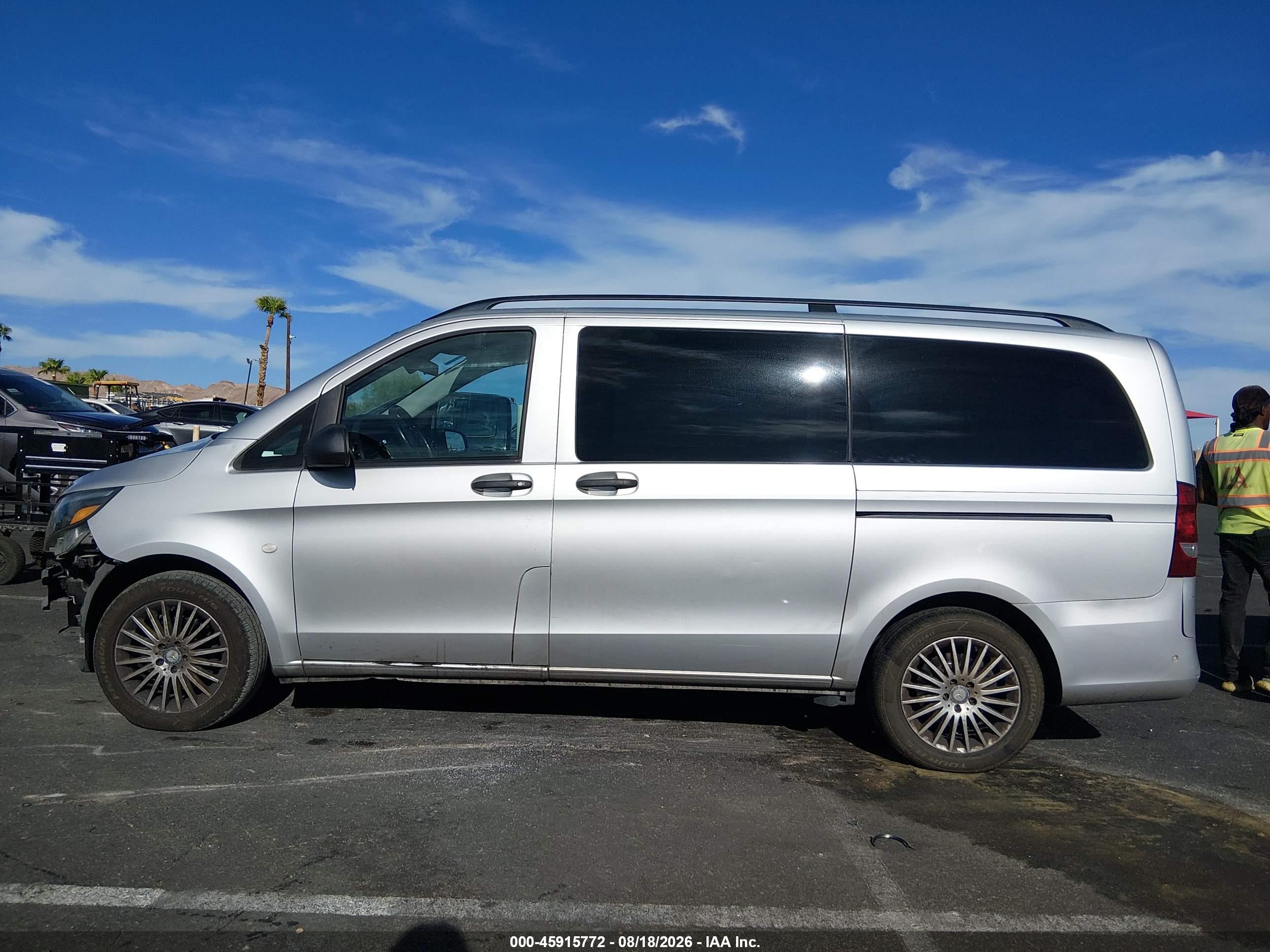 2017 MERCEDES-BENZ METRIS