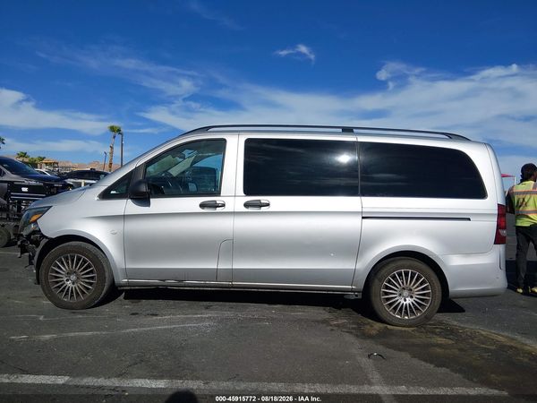 2017 MERCEDES-BENZ METRIS