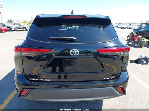 2021 TOYOTA HIGHLANDER XLE