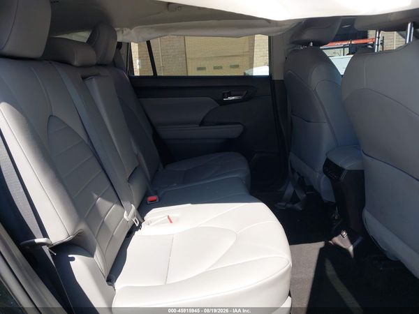 2021 TOYOTA HIGHLANDER XLE