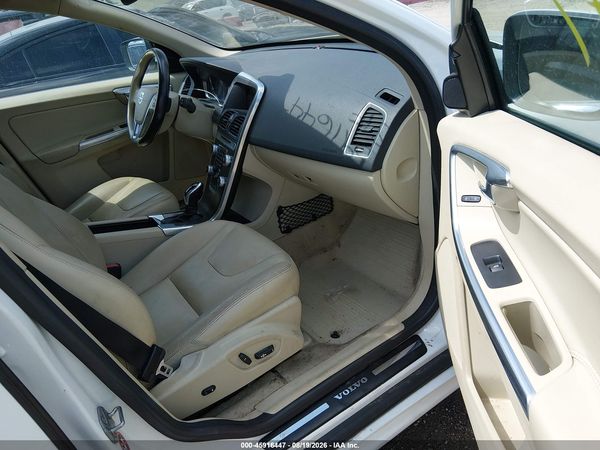 2016 VOLVO XC60 T5 DRIVE-E PREMIER