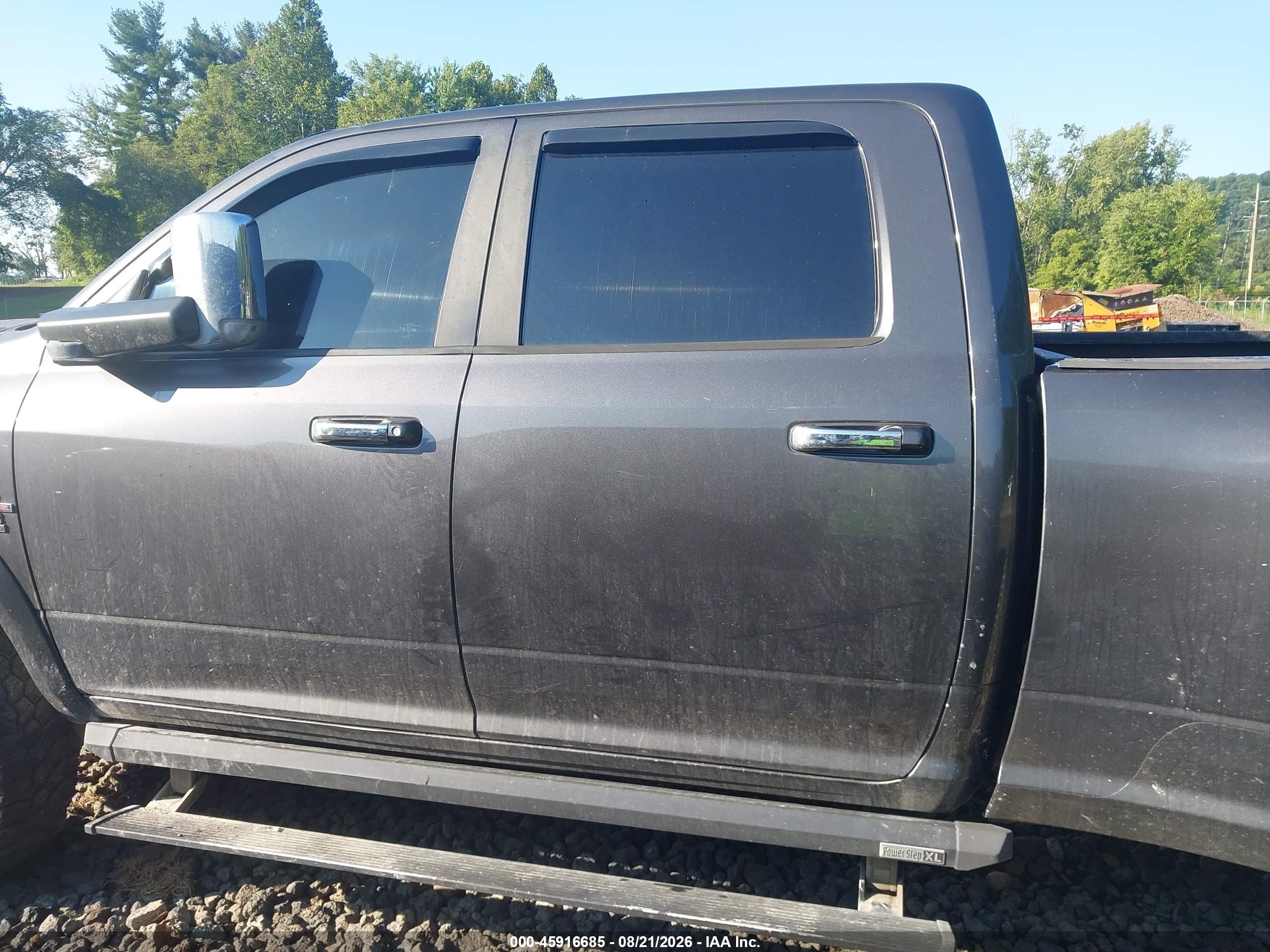 2017 RAM 3500 LARAMIE  4X4 8' BOX