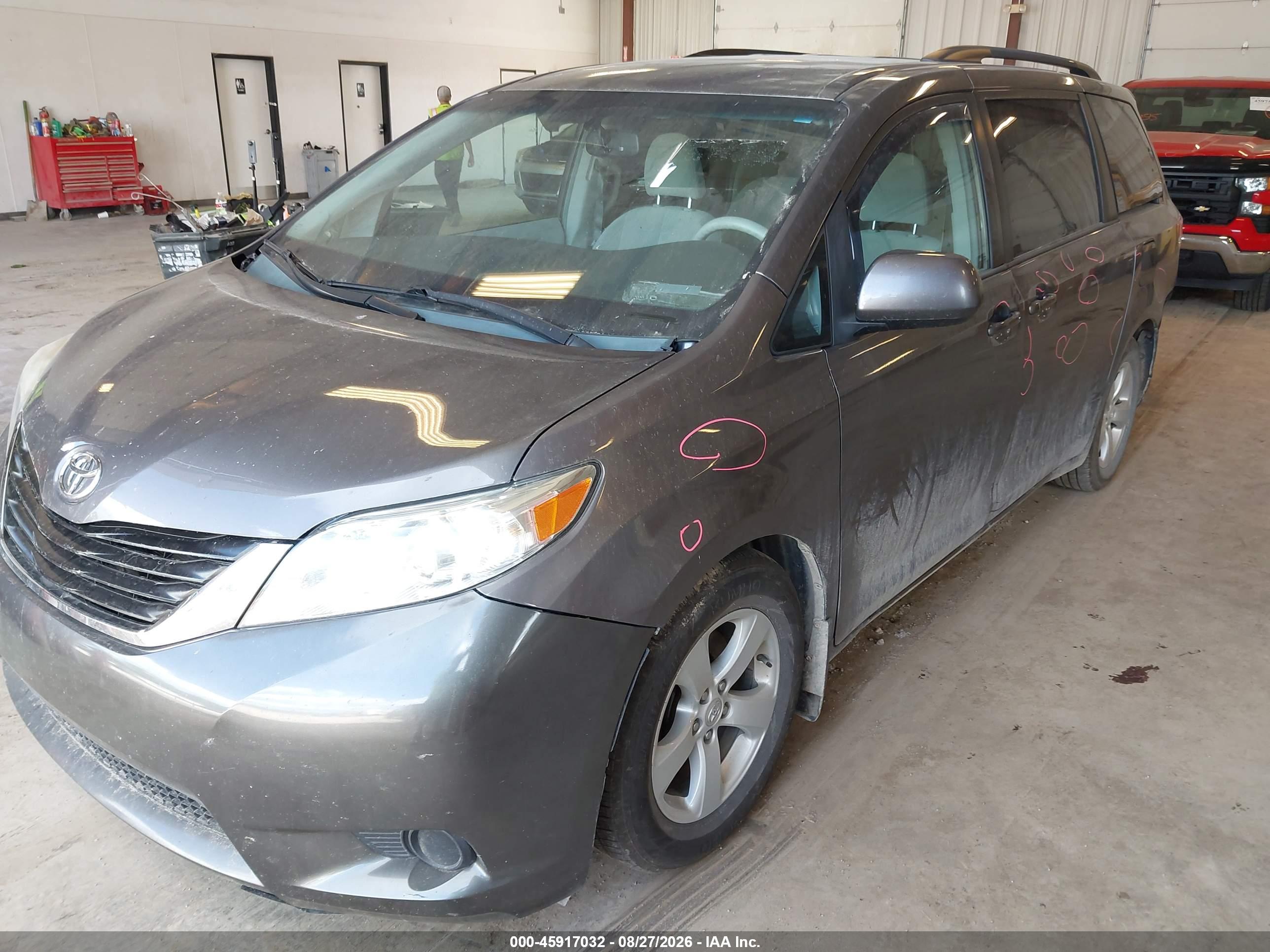 2013 TOYOTA SIENNA LE V6 8 PASSENGER — I2