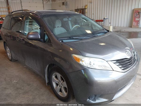 2013 TOYOTA SIENNA LE V6 8 PASSENGER — I1