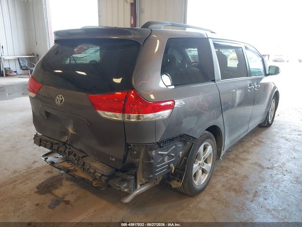 2013 TOYOTA SIENNA LE V6 8 PASSENGER — I4