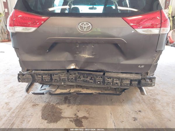 2013 TOYOTA SIENNA LE V6 8 PASSENGER — I6