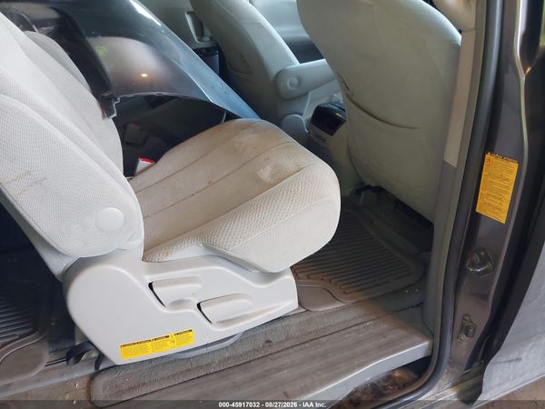 2013 TOYOTA SIENNA LE V6 8 PASSENGER — I8