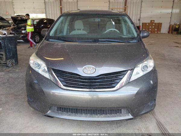 2013 TOYOTA SIENNA LE V6 8 PASSENGER — I115