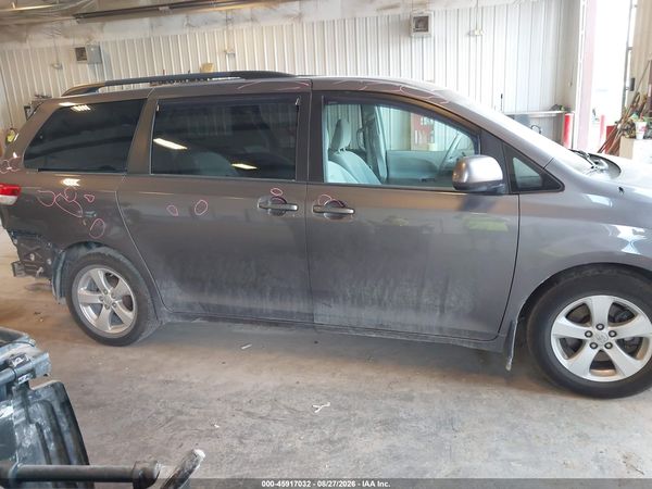 2013 TOYOTA SIENNA LE V6 8 PASSENGER — I116