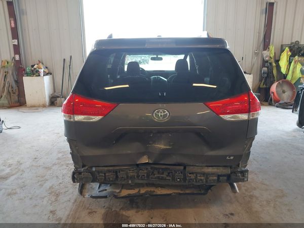 2013 TOYOTA SIENNA LE V6 8 PASSENGER — I119