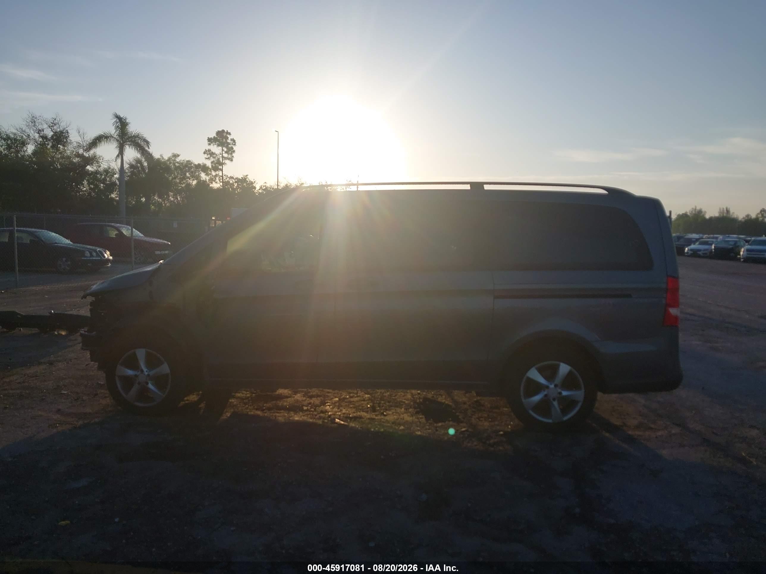 2016 MERCEDES-BENZ METRIS