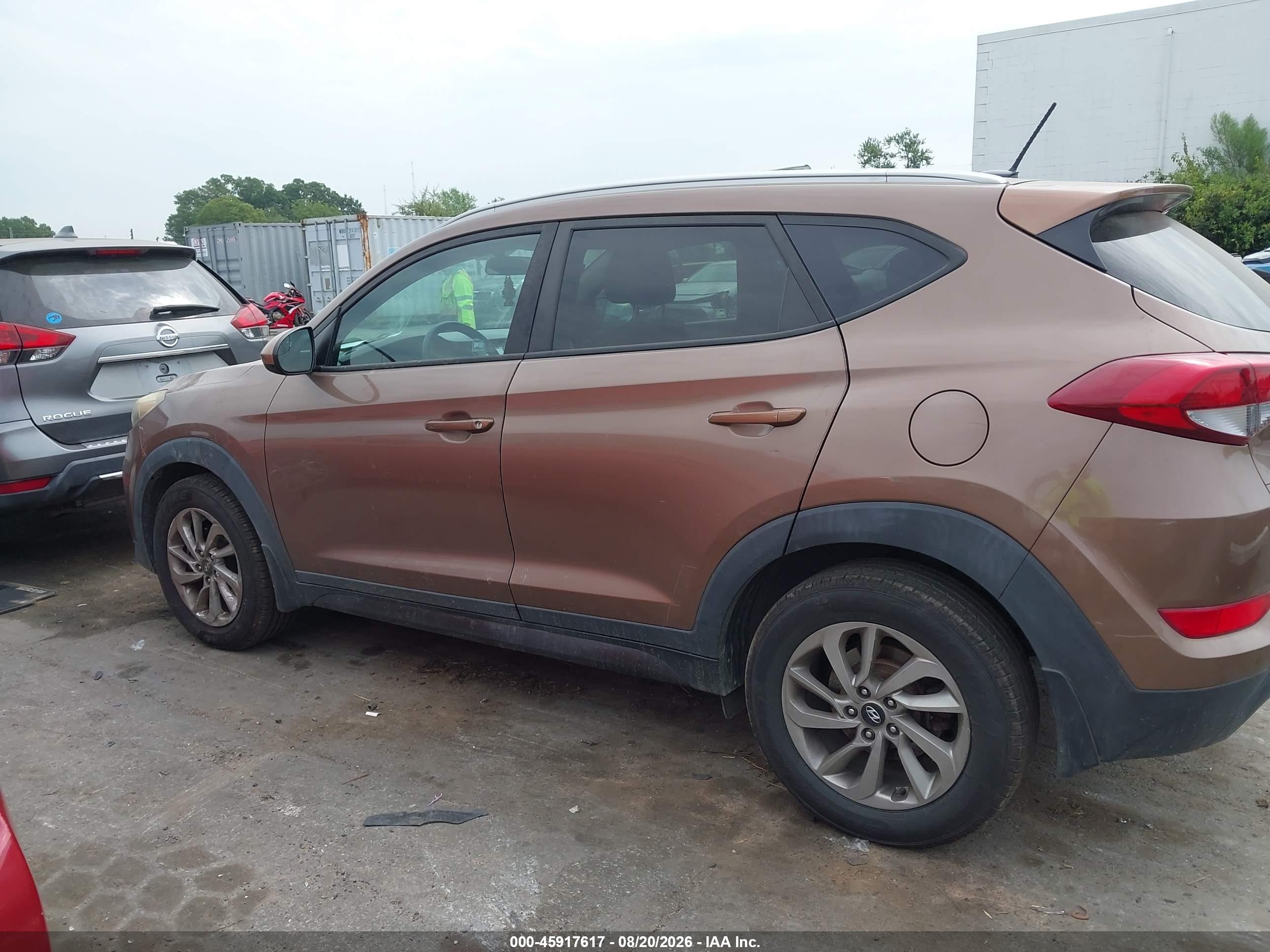 2016 HYUNDAI TUCSON SE