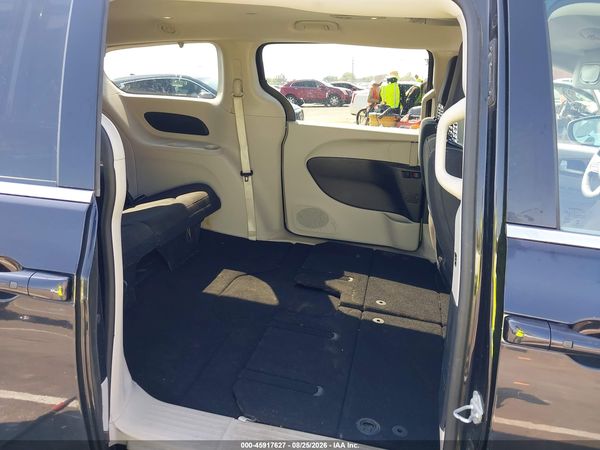 2017 CHRYSLER PACIFICA TOURING — I8