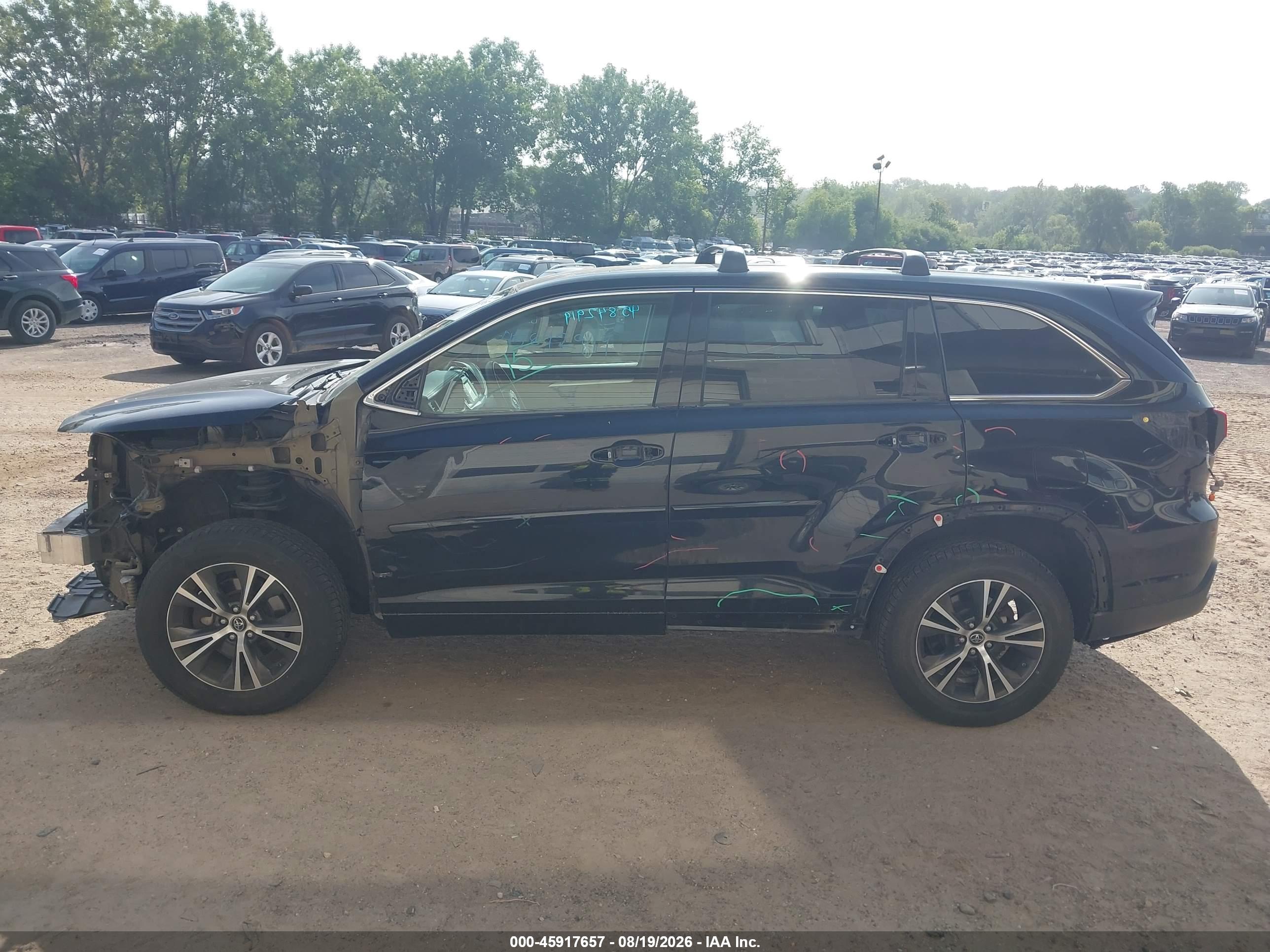 2017 TOYOTA HIGHLANDER LE