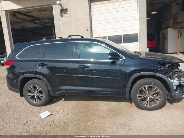 2017 TOYOTA HIGHLANDER LE
