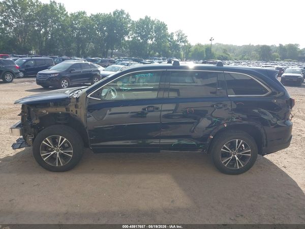 2017 TOYOTA HIGHLANDER LE