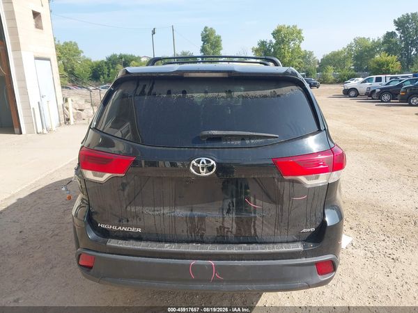 2017 TOYOTA HIGHLANDER LE