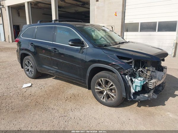 2017 TOYOTA HIGHLANDER LE