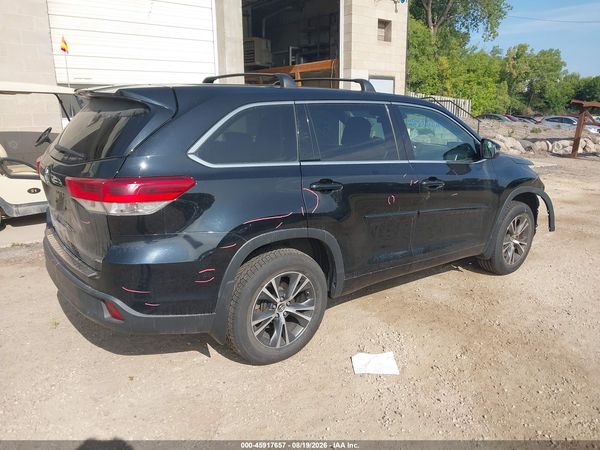 2017 TOYOTA HIGHLANDER LE