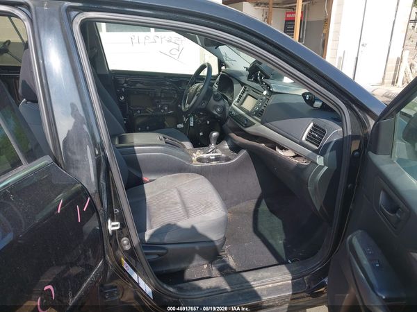 2017 TOYOTA HIGHLANDER LE