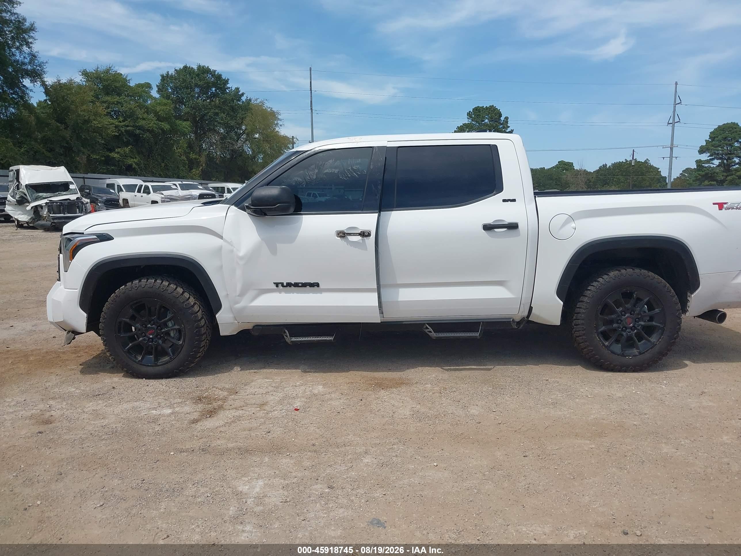 2023 TOYOTA TUNDRA SR5