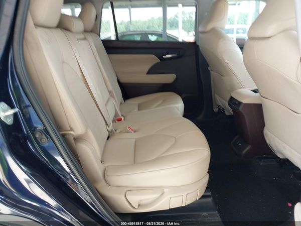 2020 TOYOTA HIGHLANDER XLE — I8