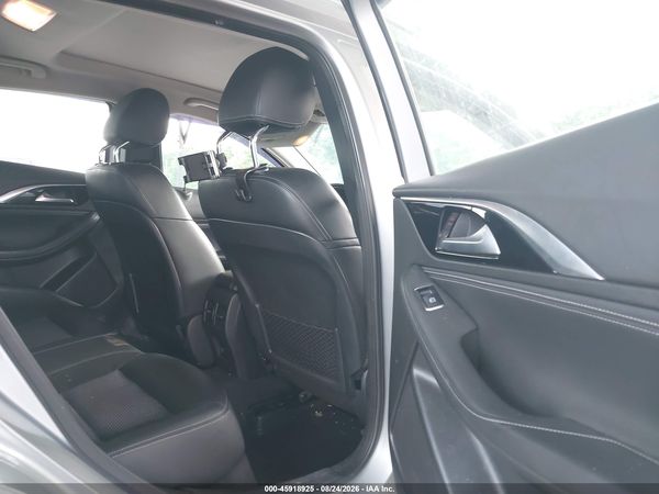 2019 INFINITI QX30 LUXE — I8
