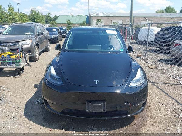2025 TESLA MODEL Y