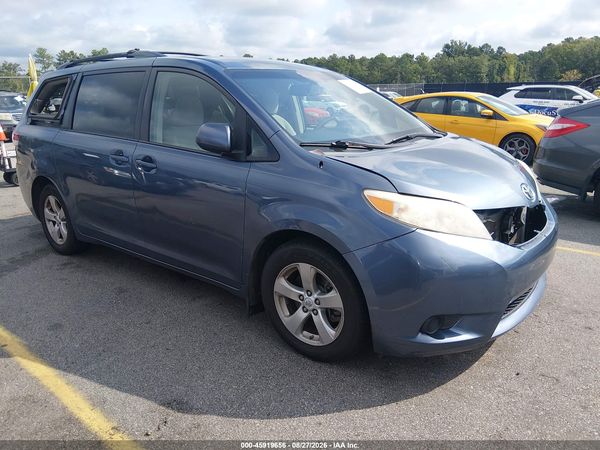 2013 TOYOTA SIENNA LE V6 8 PASSENGER — I1