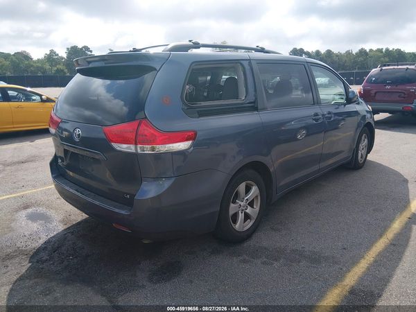 2013 TOYOTA SIENNA LE V6 8 PASSENGER — I4