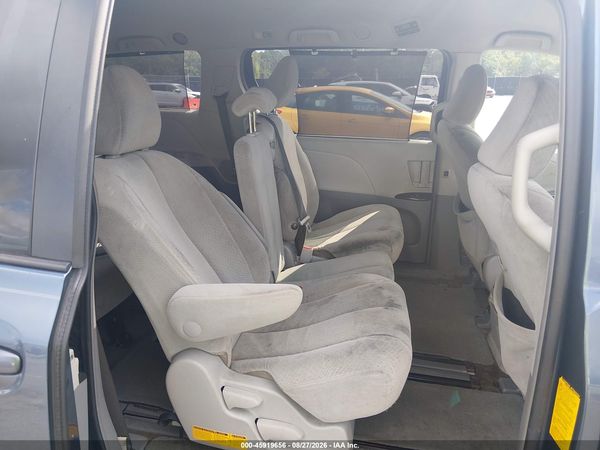 2013 TOYOTA SIENNA LE V6 8 PASSENGER — I8