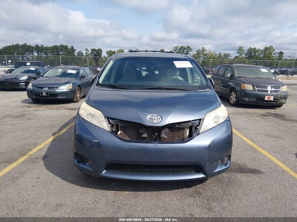 2013 TOYOTA SIENNA LE V6 8 PASSENGER — I115