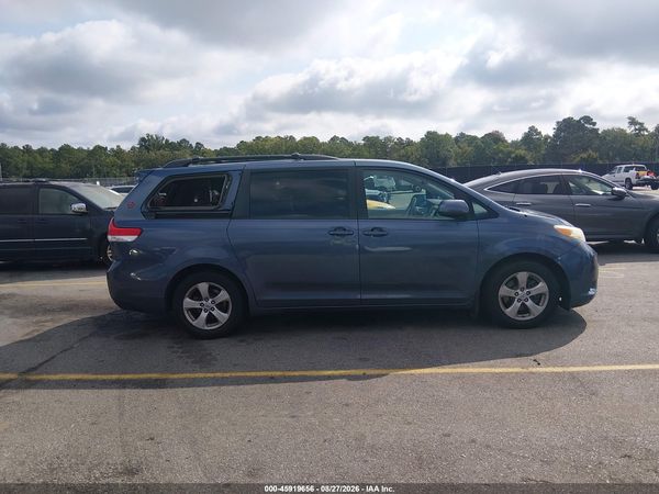 2013 TOYOTA SIENNA LE V6 8 PASSENGER — I116