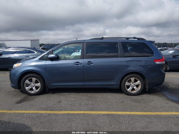 2013 TOYOTA SIENNA LE V6 8 PASSENGER — I117