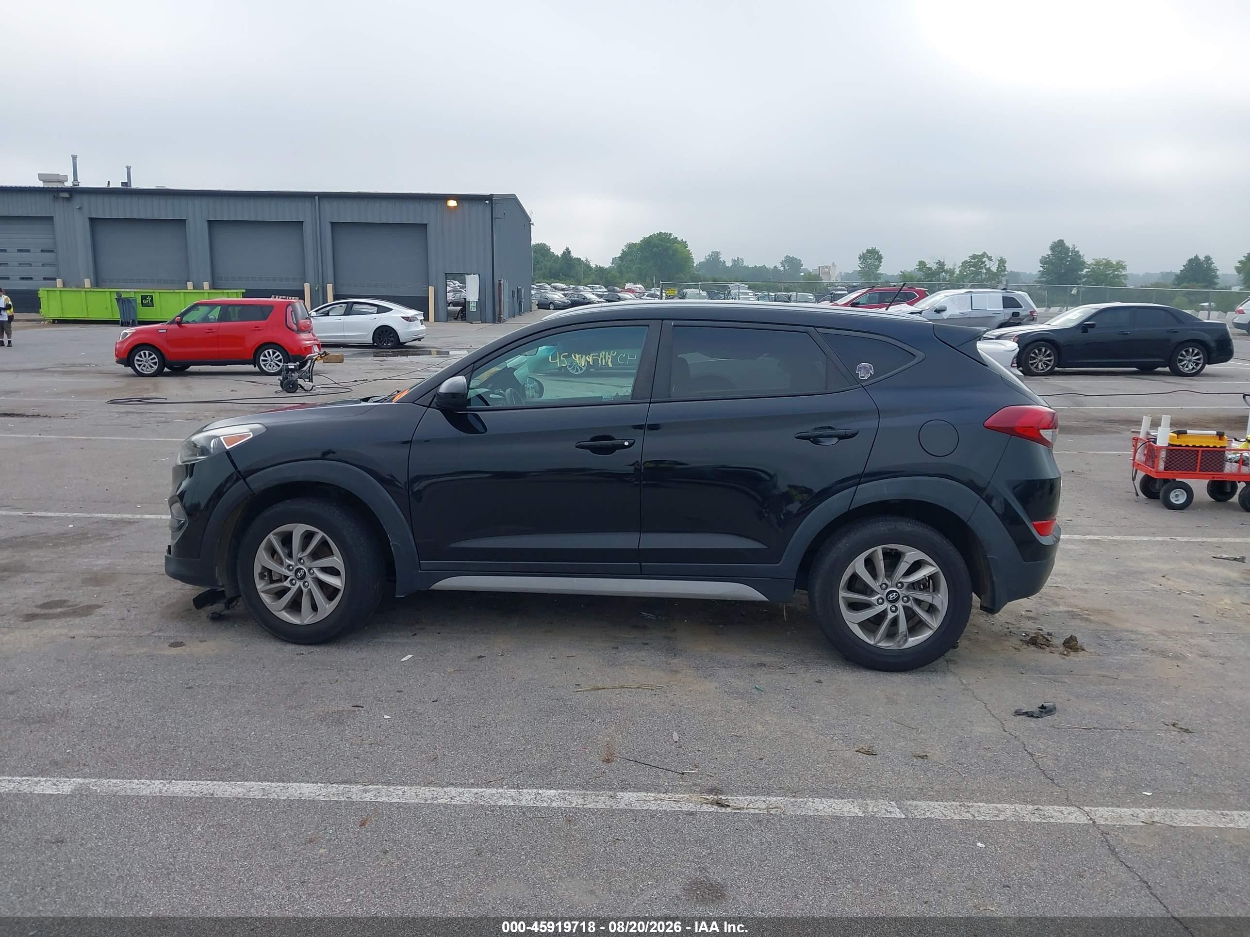 2017 HYUNDAI TUCSON SE