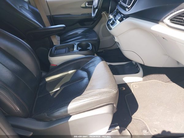 2020 CHRYSLER PACIFICA TOURING L — I5