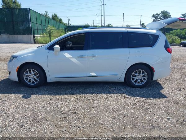 2020 CHRYSLER PACIFICA TOURING L — I117
