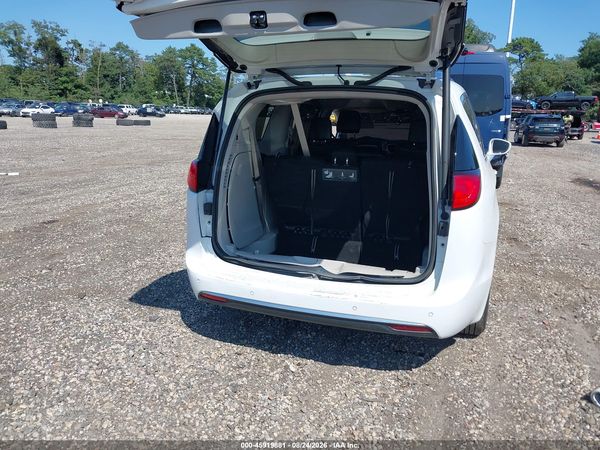 2020 CHRYSLER PACIFICA TOURING L — I119