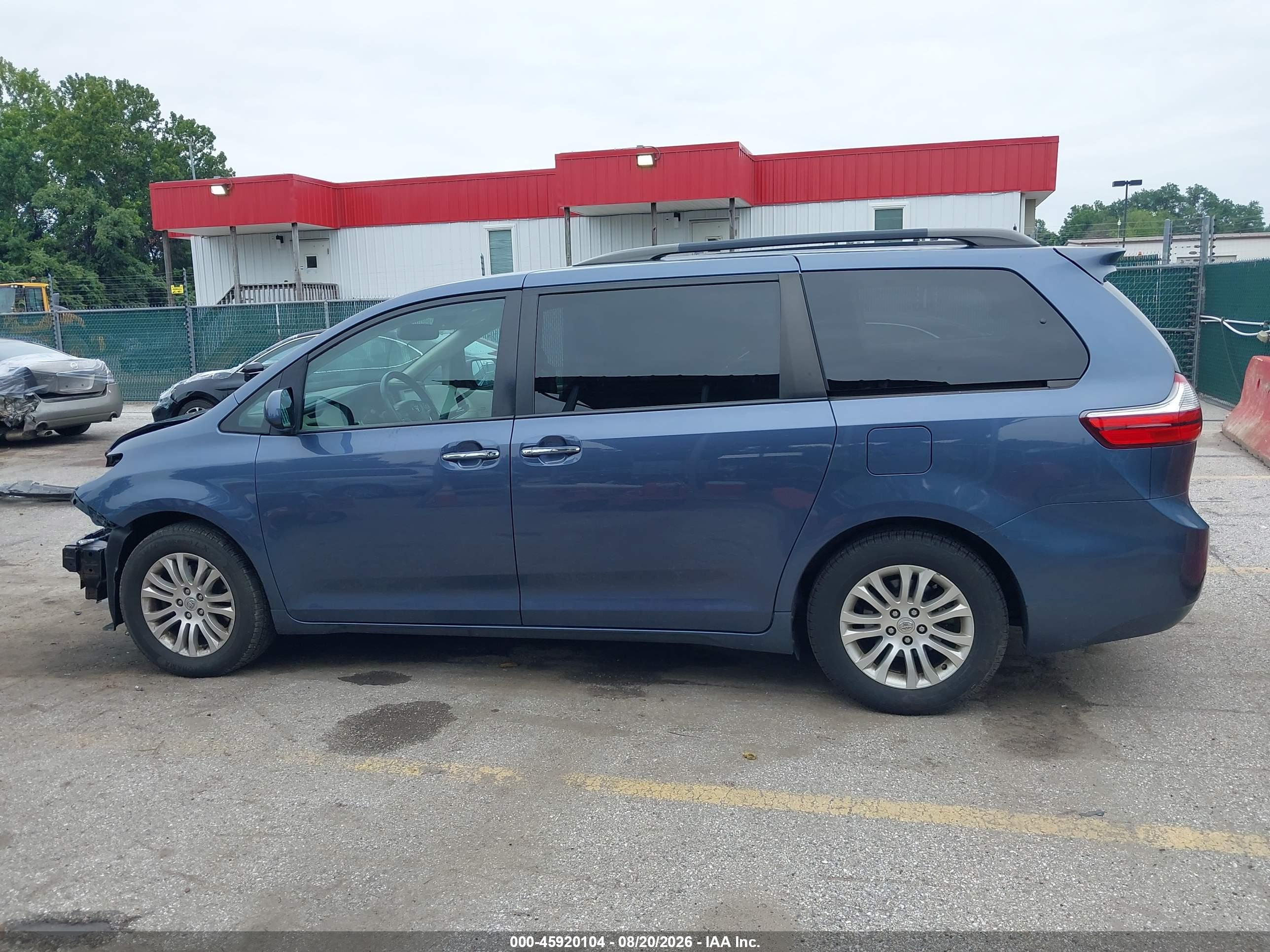 2015 TOYOTA SIENNA XLE/LIMITED