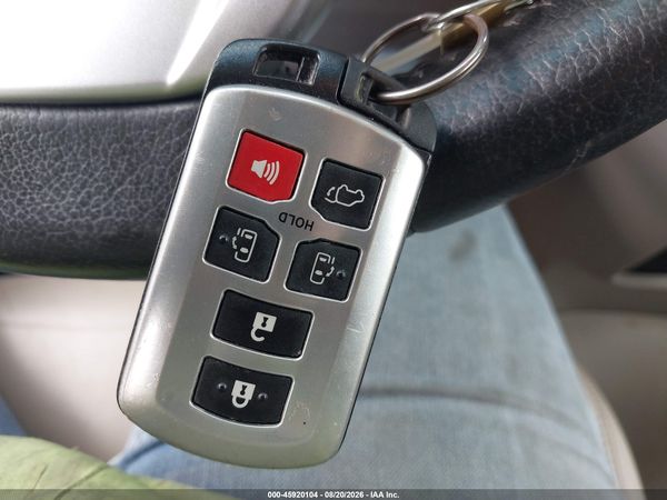 2015 TOYOTA SIENNA XLE/LIMITED