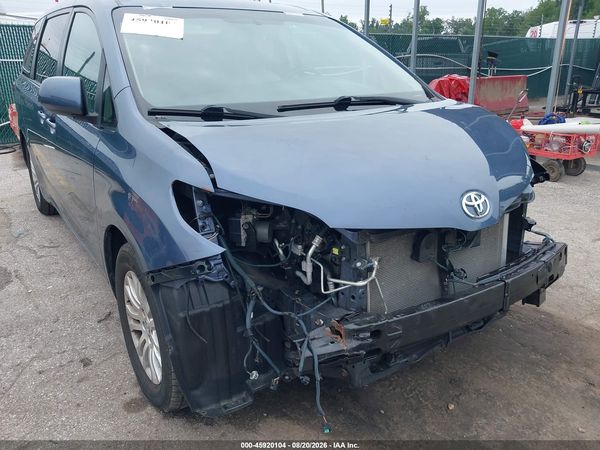 2015 TOYOTA SIENNA XLE/LIMITED