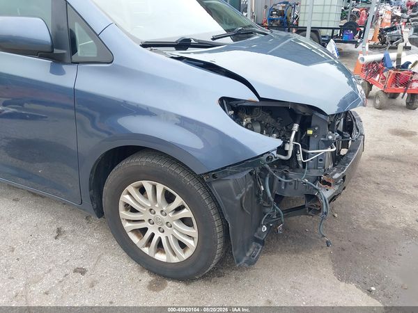 2015 TOYOTA SIENNA XLE/LIMITED