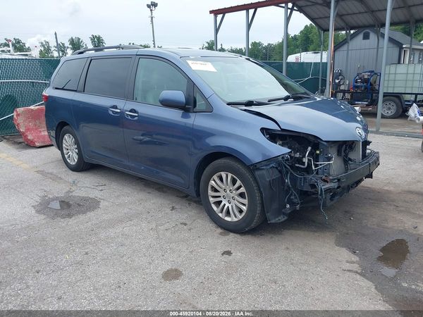 2015 TOYOTA SIENNA XLE/LIMITED