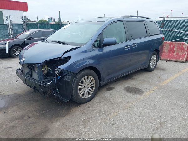 2015 TOYOTA SIENNA XLE/LIMITED